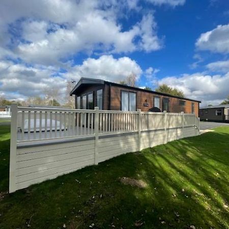 Stone Beck Lodge With Hot Tub York Exterior foto