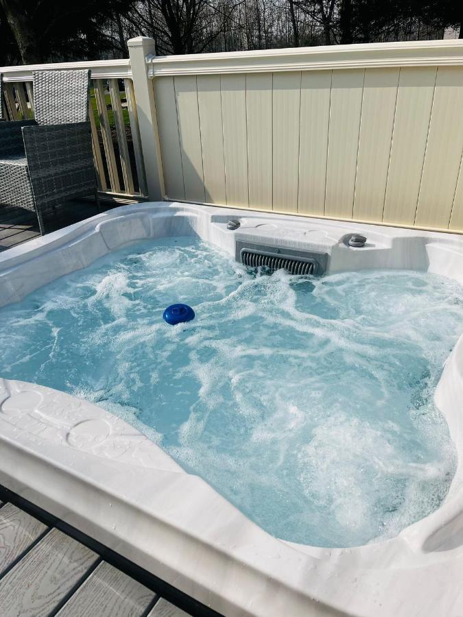 Stone Beck Lodge With Hot Tub York Exterior foto