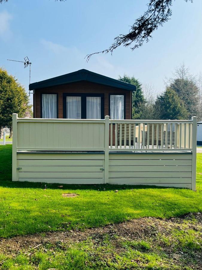 Stone Beck Lodge With Hot Tub York Exterior foto