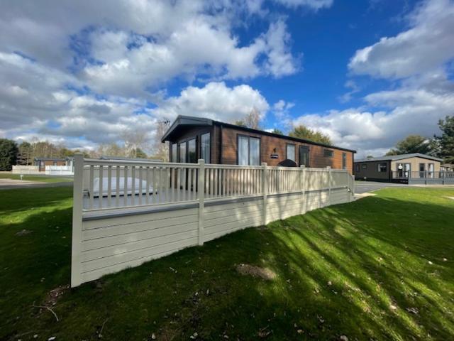 Stone Beck Lodge With Hot Tub York Exterior foto